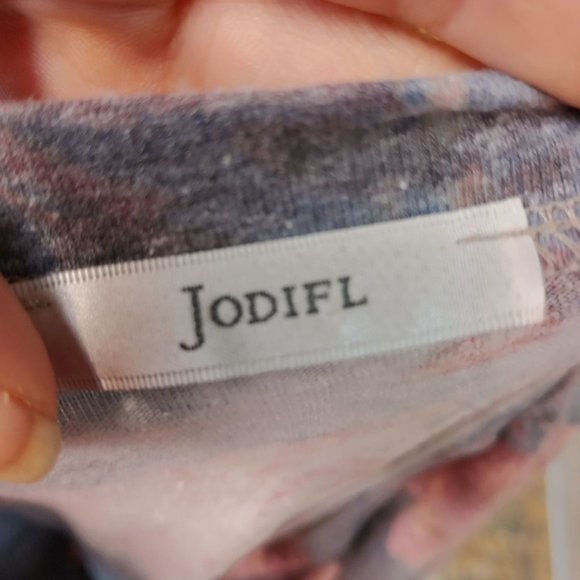 Jodifil gray faded floral button detail V tank L - Picture 7 of 11